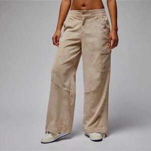 Women's Nike Air Jordan Velour Chicago Beige Cargo Pants Size Small MSRP $110